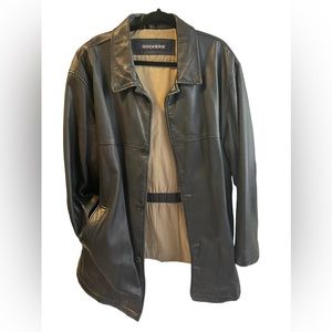Men’s Docker Leather Jacket Size XL. In Great Pre owned condition.